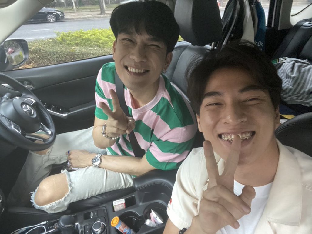 BEST MEWGULF MOMENTS 2020 RANKINGS#6. when mew went to pick up gulf from his internship and they did an ig live in the car [145 votes] 4.53%