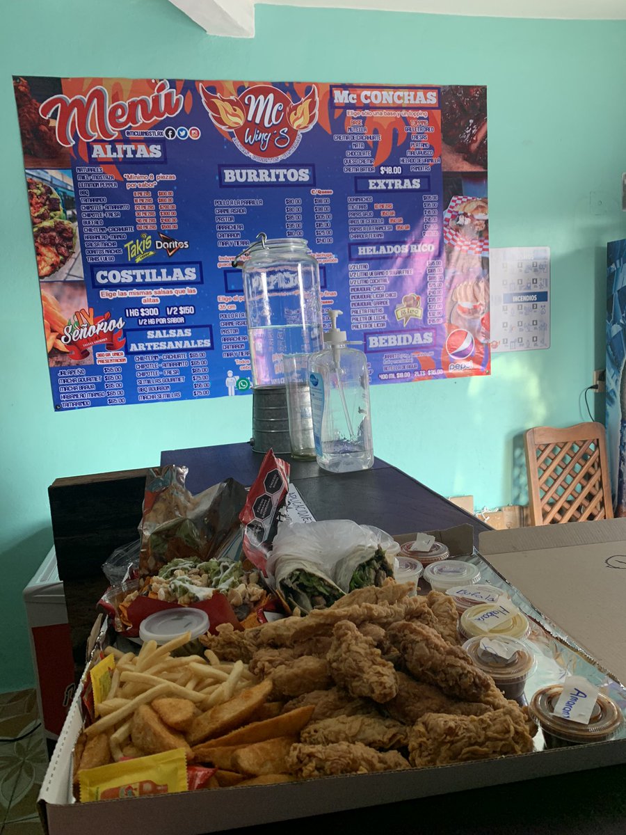 McWingsTlx's tweet photo. #TlaxcalaSeCuida #QuedateEnCasa y disfruta de una #CharolaTexana única en este estilo en compañía de tu familia por #McWingsTlaxcala servicio a Domicilio por Whatssapp al 246-221-66-71. Y también disponible en la aplicación de
#DVolada
#UberEats
#Pronto
#FoodExpress
#Tlaxcala https://t.co/YOSL3BqC87