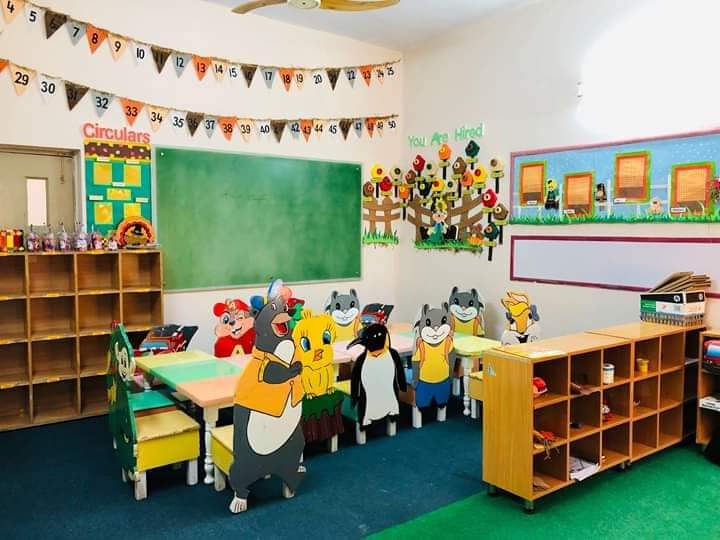 tariqbashirvfp's tweet image. کلاس رومز کھلی ہیں اور بازار ،شادی ہال اور جلسے جلوس ہو رہیں ہیں ۔
تعلیم کو عزت دو۔
#انکل_وزیرتعلیم_سکول_کھولیں