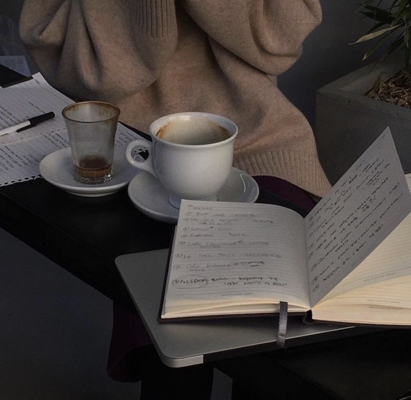 redsmoothiegirl's tweet image. 𝐒𝐓𝐔𝐃𝐘𝐒𝐏𝐎: motivation vs dedication 

in 2021 we’re changing our approach towards studying, we’re getting our assignments done regardless of if we feel motivated, motivation fluctuates, dedication is constant, it’s to keep going even if you aren’t motivated, get to work!