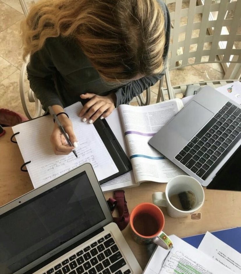 redsmoothiegirl's tweet image. 𝐒𝐓𝐔𝐃𝐘𝐒𝐏𝐎: motivation vs dedication 

in 2021 we’re changing our approach towards studying, we’re getting our assignments done regardless of if we feel motivated, motivation fluctuates, dedication is constant, it’s to keep going even if you aren’t motivated, get to work!