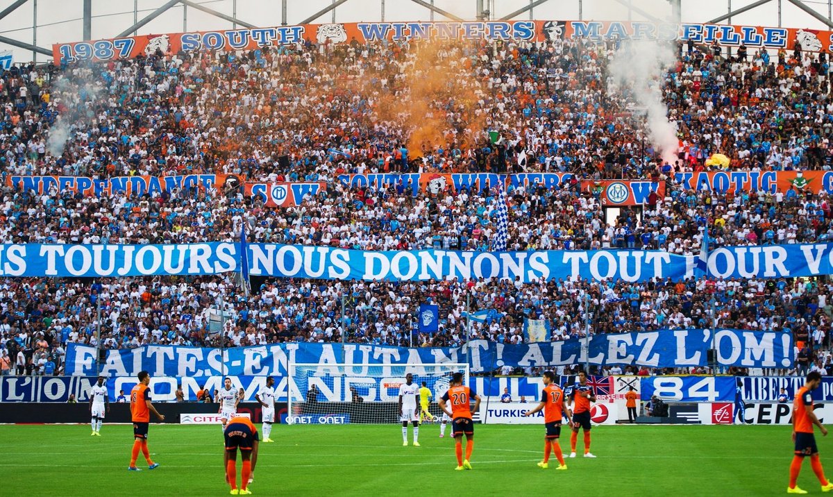 On ajoute à cela la possibilité d'inclure un fil de réseaux sociaux pour remplacer l'onglet infos, ainsi on verrait des journalistes se prononcer sur différents transferts, et l'avis des supporters concernant différents aspects du club.