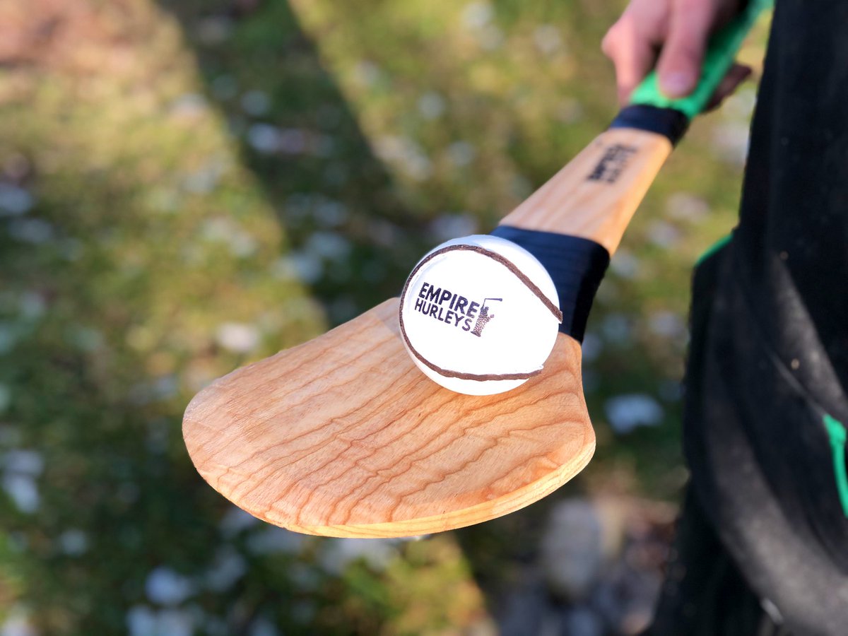 🔴⚪️ Cork style big bas ready for action👌🏽

➡️To place your order or to make an enquiry, please email empirehurleys@gmail.com or DM us here on Twitter 📲

#EmpireHurleys #handcrafted #hurleys #newyork #america #ashhurleys #clashoftheash #gethurling