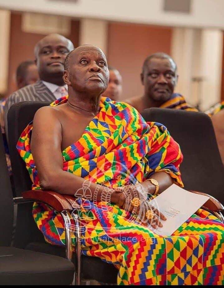 At some point in history, some left-handers chose to introduce the \\"benkumfira\\" which rather had the cloth on the right shoulder. This was heavily criticised and appears to have faded out. Generally, there are three forms of traditional clothes: kente, adinkra and ntoma pa.