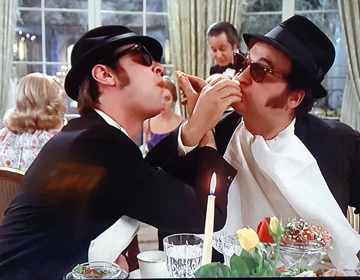 Gastrofilms's tweet photo. En la gamberrada musical dels Blues Brothers al cinema no hi podien faltar grans escenes gastronòmiques!!
➡️ Granujas a todo ritmo de John Landis (1980)
#bluesbrothers 
#cinema 
#gastronomia https://t.co/fPW1Otl7PL