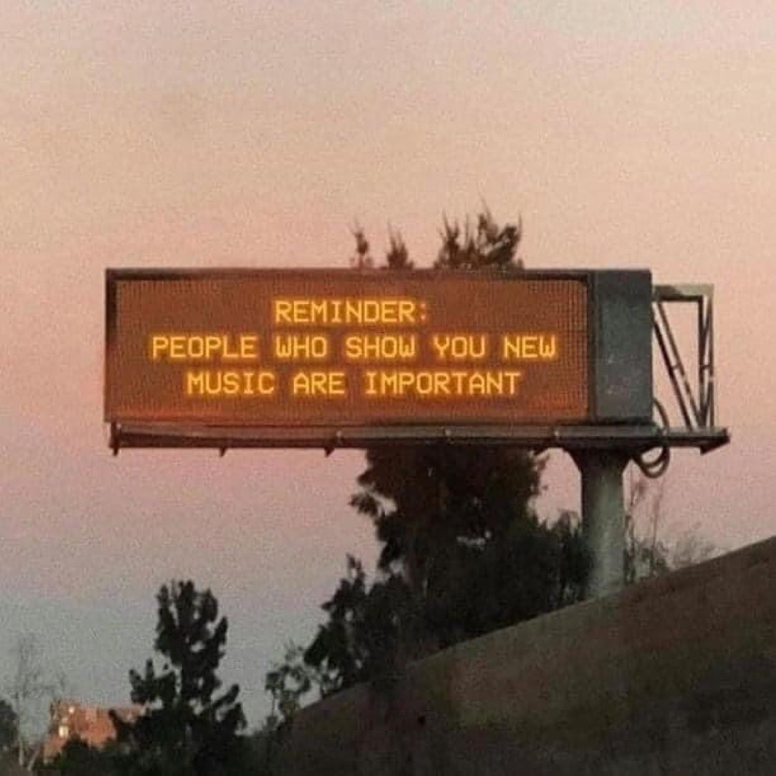 joinbeatmatch's tweet image. Keep your friends close and your music plugs closer 🎵

#beatmatch #vibetogether #musicfriends