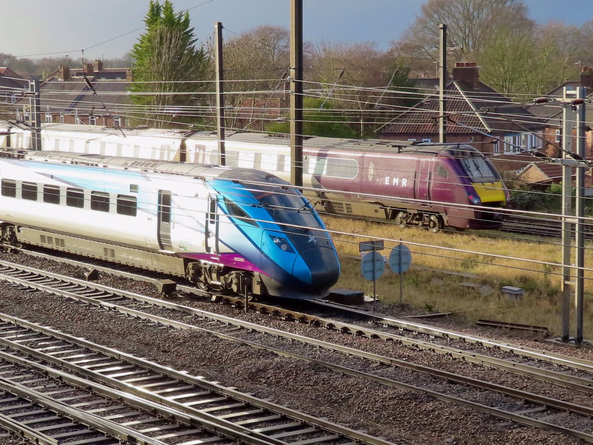 HiPa125's tweet image. TransPennine Express #Class802 802206, on the Down Leeds Line, working 1P23 1053 Liverpool Lime Street High Level &amp;gt; Newcastle Central passes East Midlands Railway InterCity #Class222 222002 ‘THE CUTLERS’ COMPANY’ stabled on Holgate Siding No.1. 

York #ECML 
03/01/21