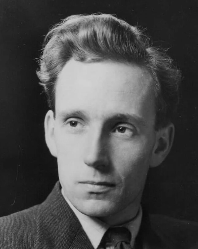 Chris Ayres tweet media