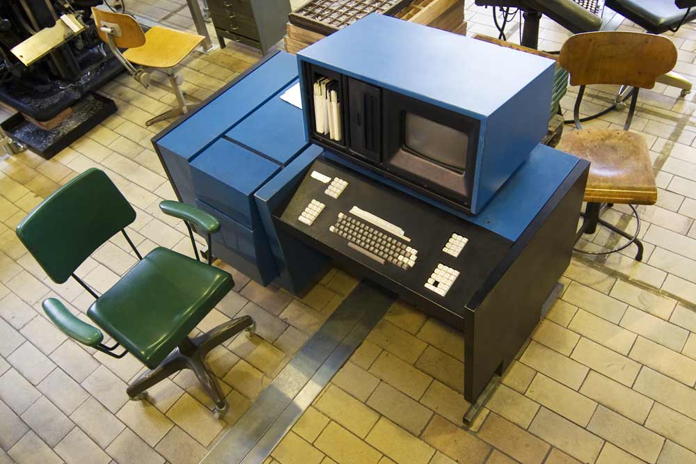 Prepressure's tweet image. Kudos if you recognize this typesetter! New and updated pics @ prepressure.com/printing/museu…