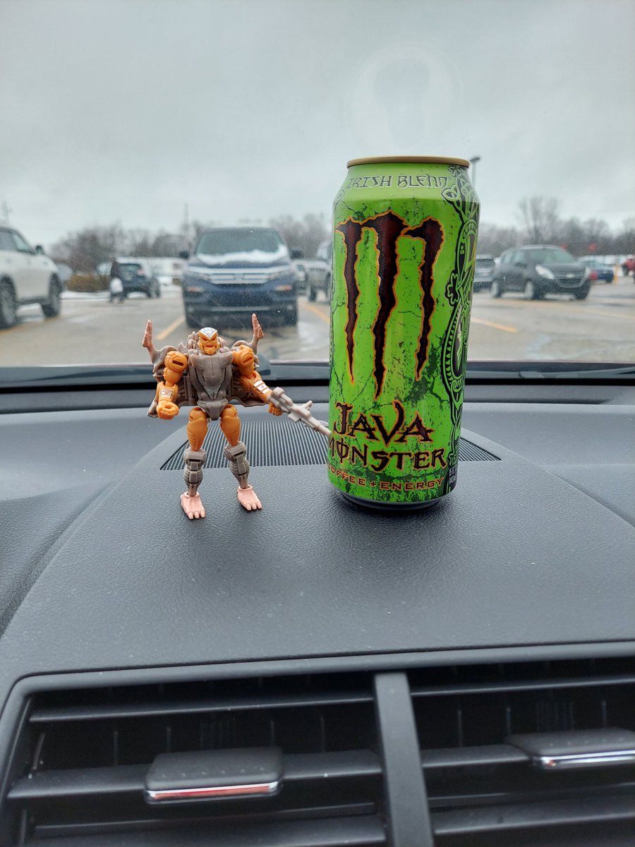 Ironhidensh's tweet image. Holy shit he&apos;s small. Promo pics didn&apos;t quite do the size justice. #deskbot #dashbot #robotswithcoffee @RwCJesse @robotswcoffee