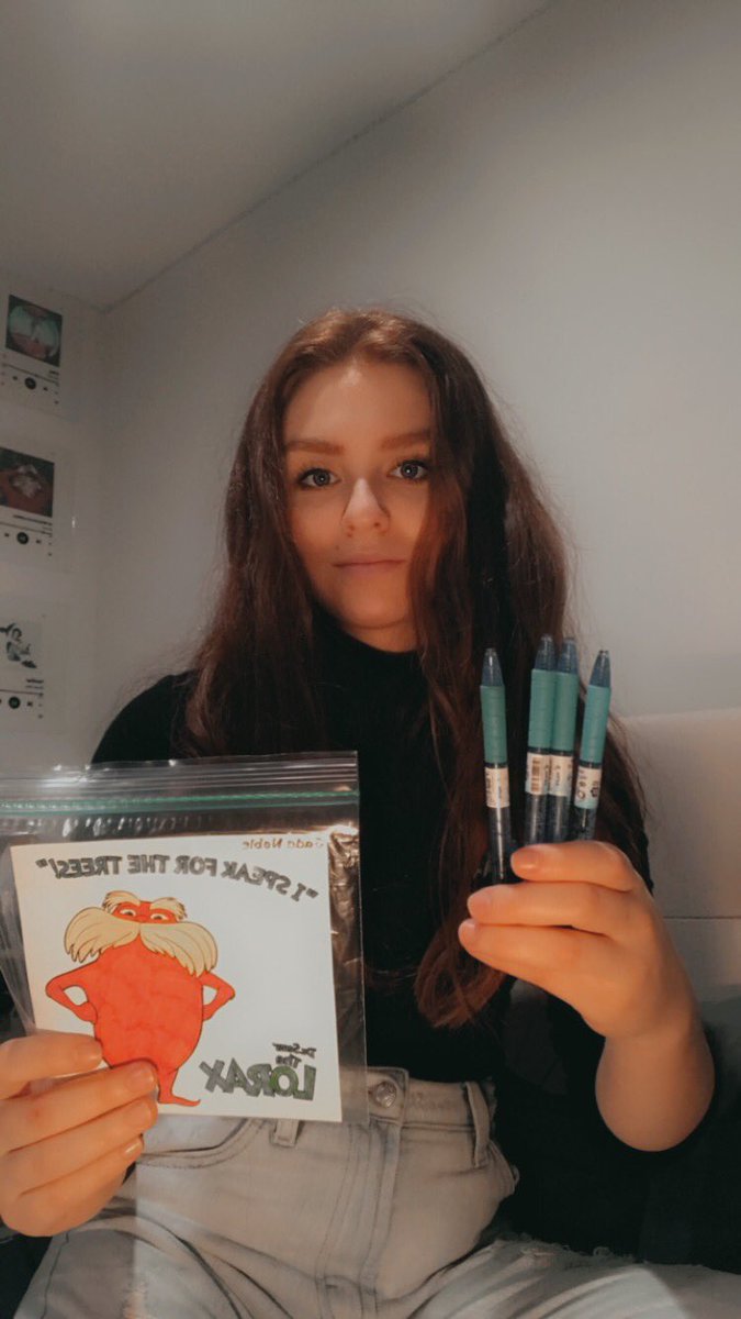 JadaNoble7's tweet photo. J. Noble personal product packaging: These pens are called BP2 pens and they are made out of plastic bottles. This is an example of a business with positive product packaging because they are getting rid of extra materials. #APES5/6 @LoraxPMHS https://t.co/L5raPcXm6P