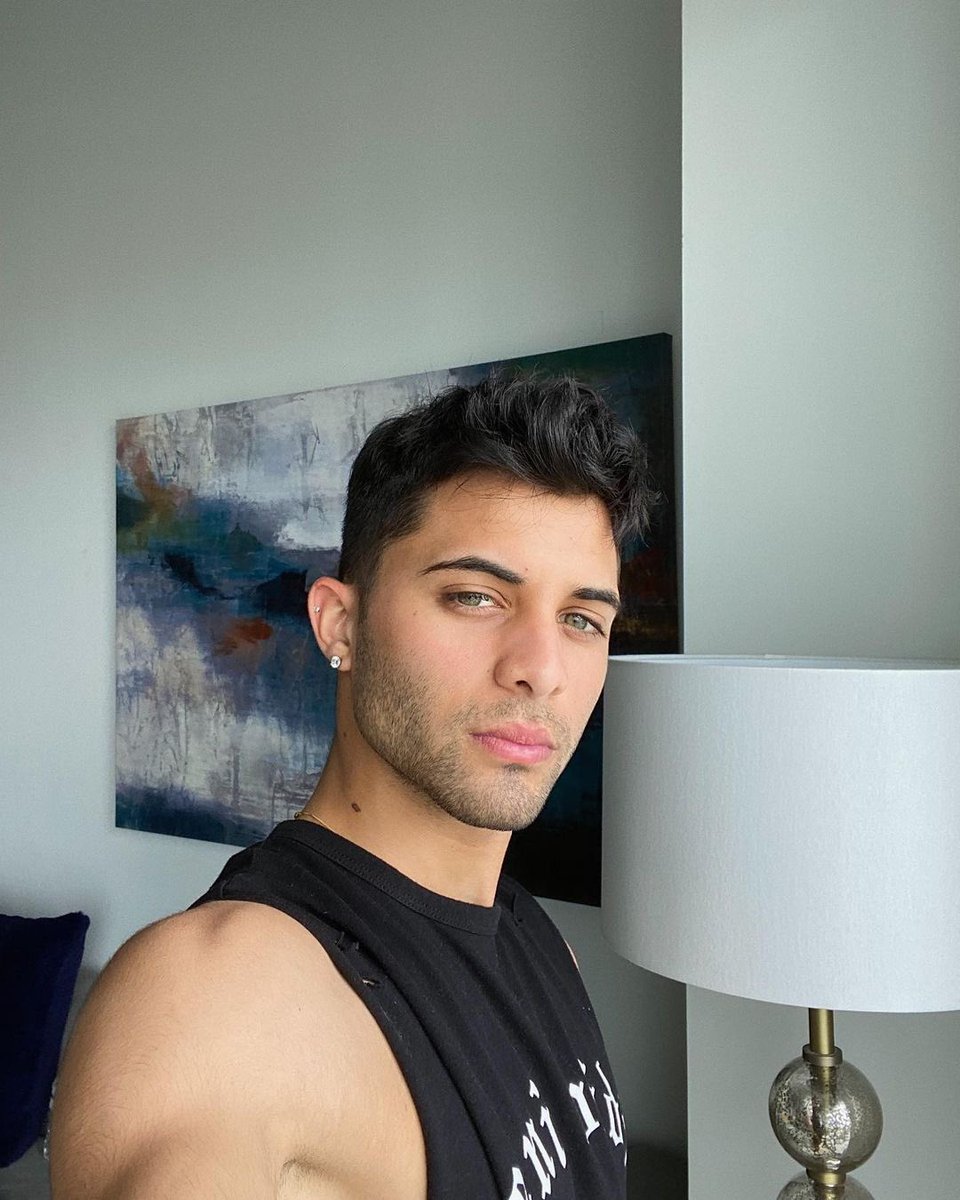 ¡Feliz cumple <a href="/ErickBrianColon/">Erick Brian</a>! 🎈Te queremos broooo!! Felices 20!!!