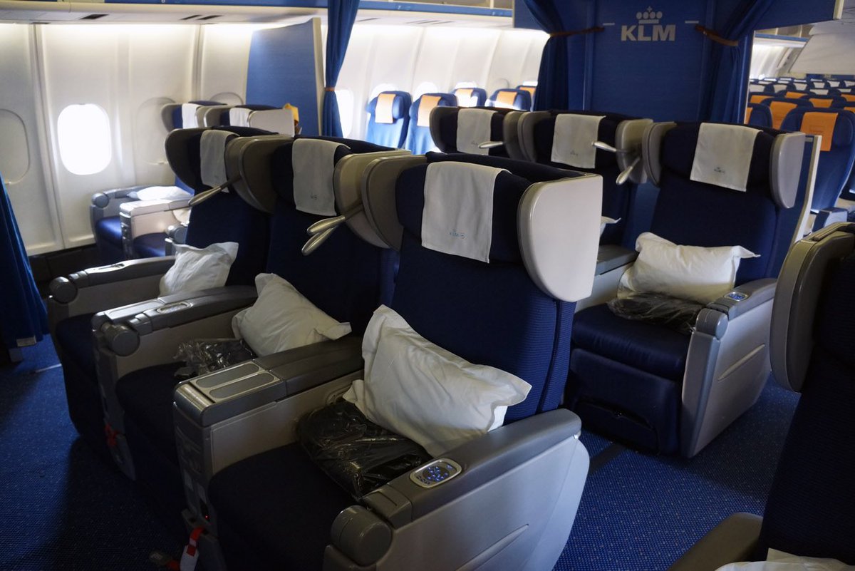 TheAirchive's tweet photo. A fun throwback for this Sunday. Onboard the KLM MD-11 in business class! Shortly after our flight, KLM would retire the fleet type in late 2014. Quite the contrast from KLM's latest business class product on their 787 Dreamliner fleet! #KLM #MD11 #AvGeek https://t.co/eQ6VpmuZLW https://t.co/KEBJwwJScb