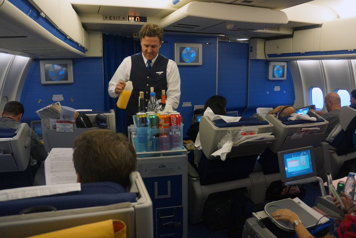 TheAirchive's tweet photo. A fun throwback for this Sunday. Onboard the KLM MD-11 in business class! Shortly after our flight, KLM would retire the fleet type in late 2014. Quite the contrast from KLM's latest business class product on their 787 Dreamliner fleet! #KLM #MD11 #AvGeek https://t.co/eQ6VpmuZLW https://t.co/KEBJwwJScb