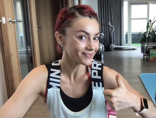 (5) they both have really lil thumbs