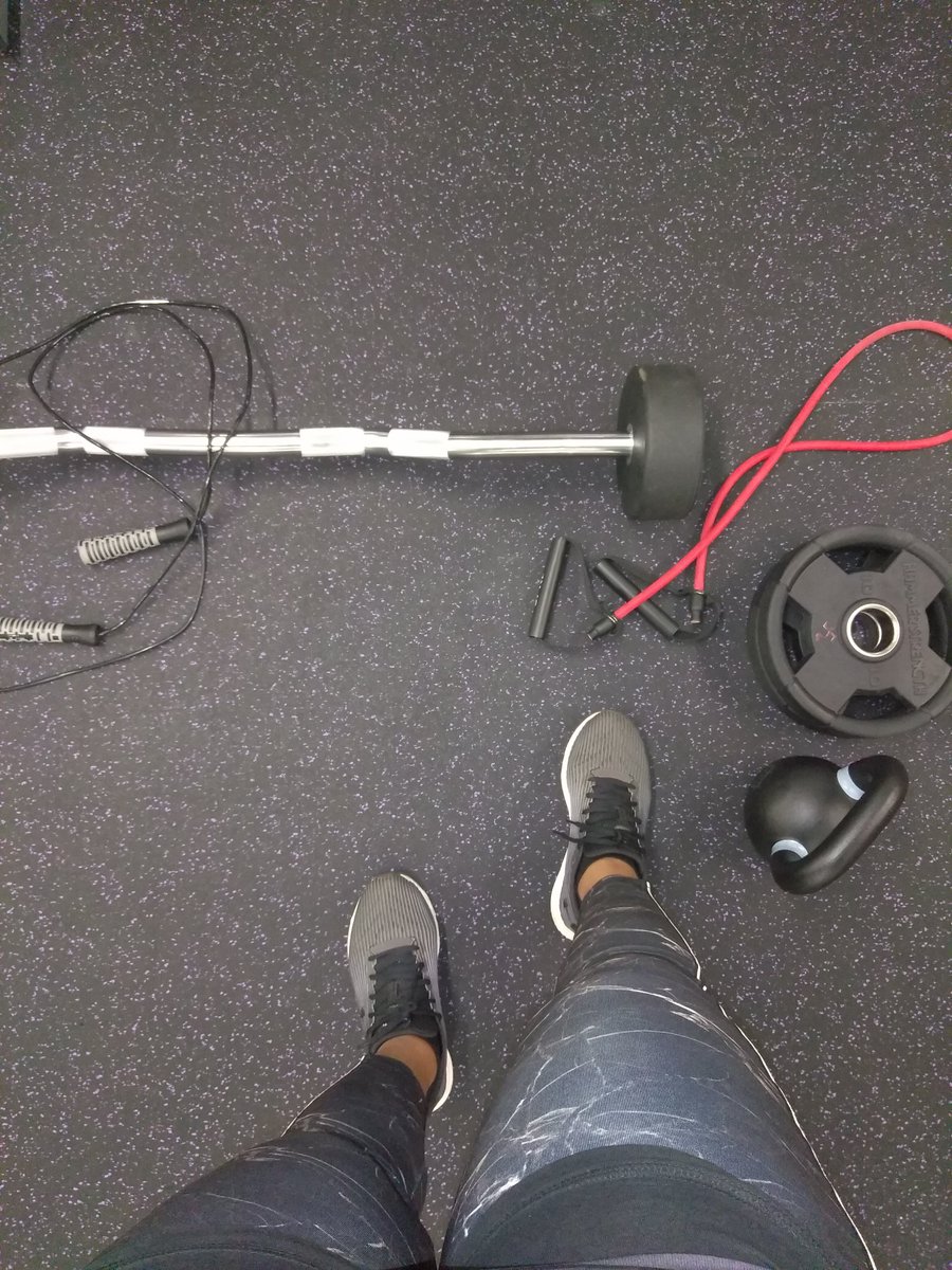 KiyahXtra42's tweet photo. #sundayfitness #amexercise #legday #10reps #4sets #legextensions #legcurls #10reps #10sets 53 mins.. #cardio w/sauna top.. #treadmill #jog 21 mins.. --1.55 #miles #healthandwellness #getyoursweaton #everystepcounts #underarmour #musclesaresexy πͺποΈππ€β€οΈ https://t.co/NF9oNQdWob