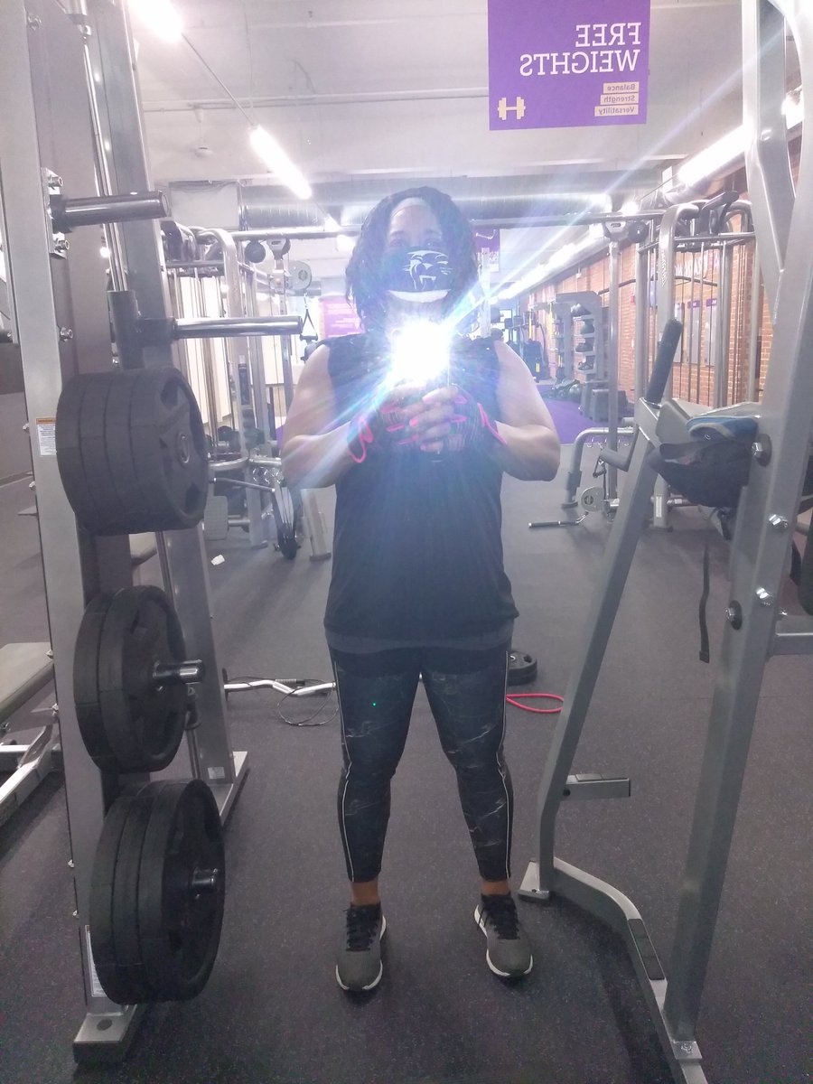KiyahXtra42's tweet photo. #sundayfitness #amexercise #legday #10reps #4sets #legextensions #legcurls #10reps #10sets 53 mins.. #cardio w/sauna top.. #treadmill #jog 21 mins.. --1.55 #miles #healthandwellness #getyoursweaton #everystepcounts #underarmour #musclesaresexy πͺποΈππ€β€οΈ https://t.co/NF9oNQdWob