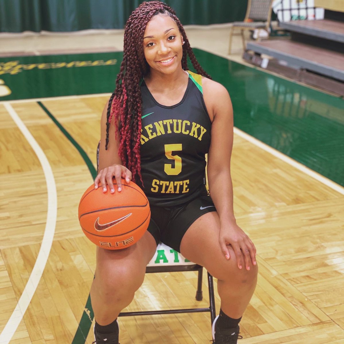 tae_robinson12's tweet image. Year 3 🖤💛 #letsgetitbaby