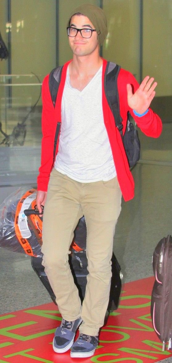 (11) they make the paparazzi their bitch