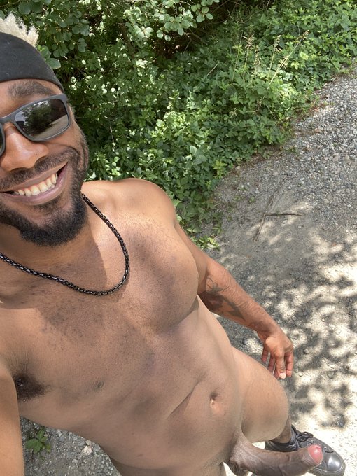 I miss the warm weather so much 😭 https://t.co/2tXnixJfWU