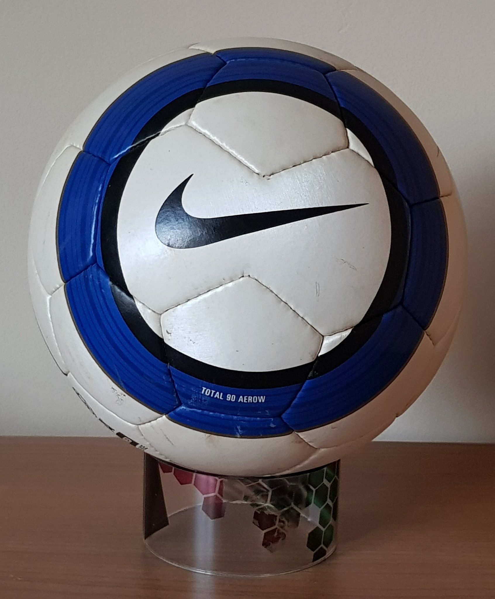 Rob Filby on Twitter: "Nike Total 90 Aerow English Barclays League Official Match Ball 2004/5 - Used #epl #niketotal90 #omb #90sfootball https://t.co/KxfXuJMMJD" / Twitter