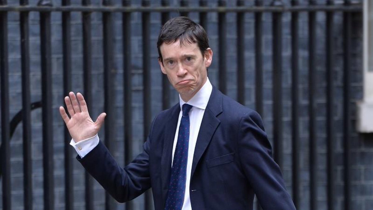 17/5/2019 - Rory Stewart is quick out the blocks & throws his hat in the ring for the future leadership contest. He talks the walk. And in fact there’s a bit of the Bot about him too #StewBot perhaps/214