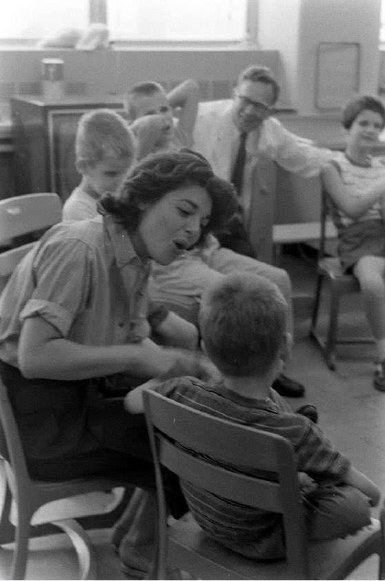 More on Anne Bancroft: in preparation for her role as teacher Annie Sullivan, she studied American Sign Language & spent time at camps for the deaf & blind in New York, volunteering with both children & adults.  #TCMParty