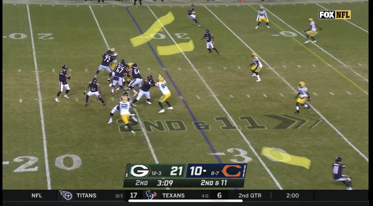 2nd and long after -1 yard run on first down (bears ran 8 times on first down for 20 yards) and we go stick concept again...we take the 6 yards for 3-5 set up