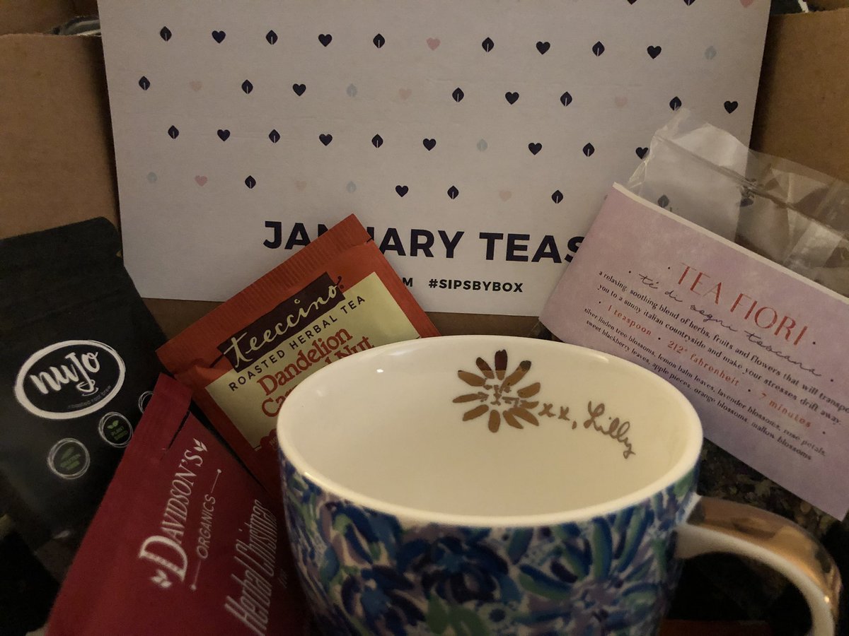 BlondeBlogger's tweet photo. I got a set of gorgeous @LillyPulitzer mugs in my @FabFitFun box in December which goes perfectly w/ my @sipsby teas! Iβm a huge tea lover, so this is the best way to try new flavors & brands! #sipsbybox https://t.co/HfMr9RgKh6