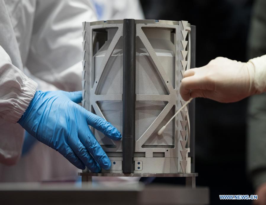 ken_kremer's tweet photo. "China Chang’e-5 Moon Lander Returned 1.7 Kilograms Lunar Rock Samples to Earth" - #China #Change5 #Moon #ChinaMoonMission #LunarSampleReturn #CNSA. Read my story: Ken Kremer
https://t.co/kdJOcIwfbn https://t.co/T31b3UM5s6
