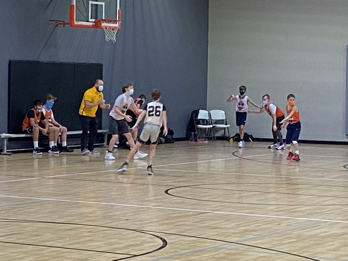 gator_hoops's tweet photo. Great to see @Coach_Lenckus and our 7th grade feeder team playing today!! Boys played with great energy and enthusiasm! Fun to watch kids playing the game of basketball in Illinois! https://t.co/gKXpw1beYG