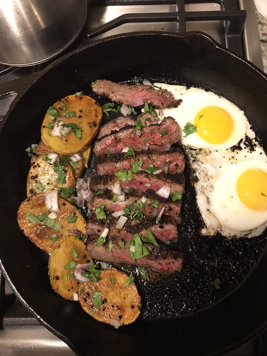 AdrianD8926's tweet photo. I finally made it back home to cook something to eat and settled on some breakfast for dinner. #ChefAD https://t.co/D9KV0SIEUn