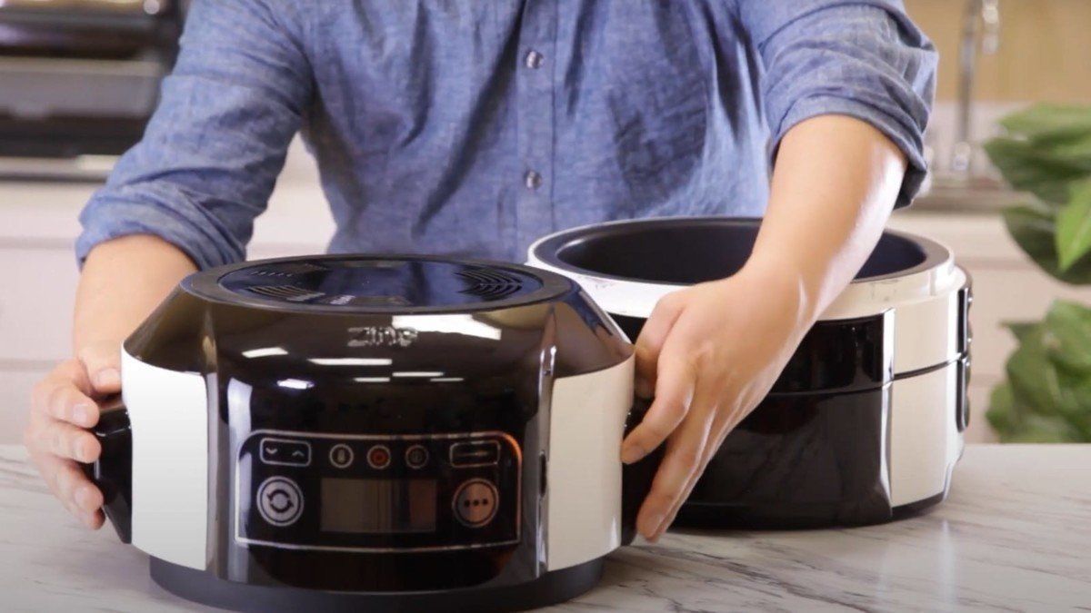 GadgetFlow's tweet image. Flip air fryer &amp;amp; slow #multicooker gdfl.us/zing1 This three-in-one gadget transforms between an air fryer, a multicooker, and a slow cooker. #kitchenutensils