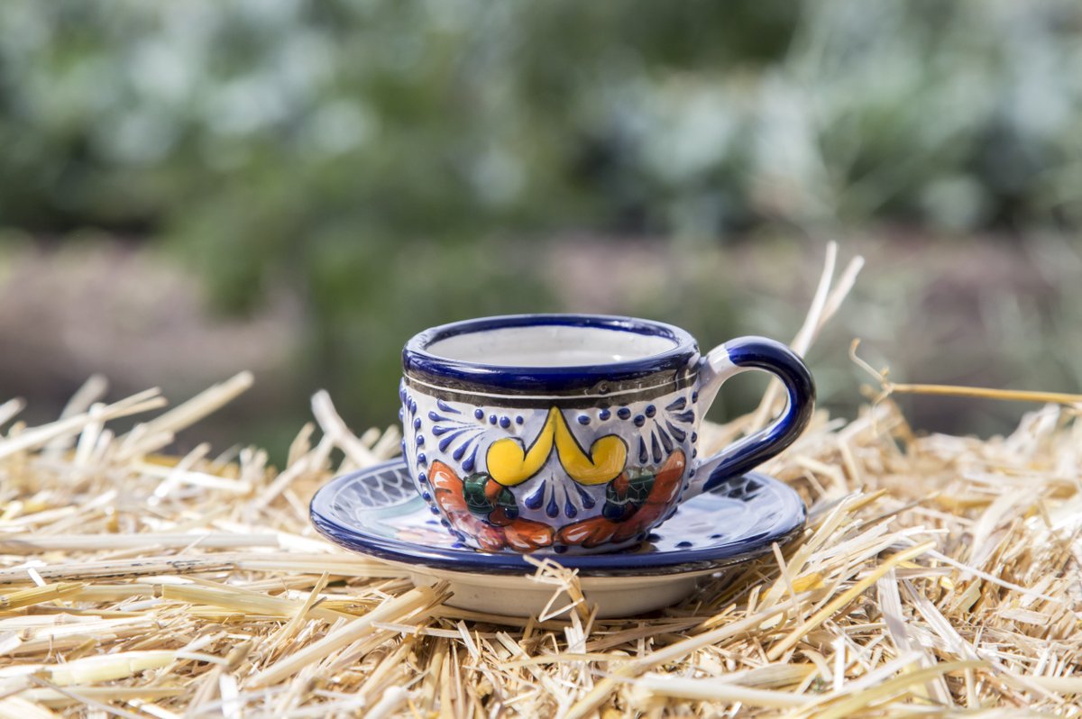 ¡No es la hora del té, es la hora del Martini!

It’s not tea time, It’s martini time!

📷: @andreamateosphotography
#fiftymils #mexicocity #martini #martinitime
#cocktailbar #cocktailsandmixology #cheers