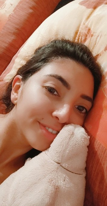 Tocino 🐷 y yo 😃 les deseamos dulces sue&ntilde;os y no se les olvide poner el despertador⏰ Mr Tocino🐷 and I<a href="/tag/goodnight"class="tags"><span>#goodnight</span></a><a href="/tag/buenasnoches"class="tags"><span>#buenasnoches</span></a><a href="/tag/bonnenuit"class="tags"><span>#bonnenuit</span></a><a href="/tag/sweetdreams"class="tags"><span>#sweetdreams</span></a>