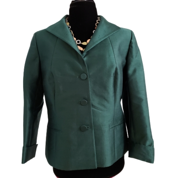 acm_fashion's tweet image. So good I had to share! Check out all the items I&apos;m loving on @Poshmarkapp #poshmark #fashion #style #shopmycloset #chanel #talbots: posh.mk/hagbAGH2Kcb