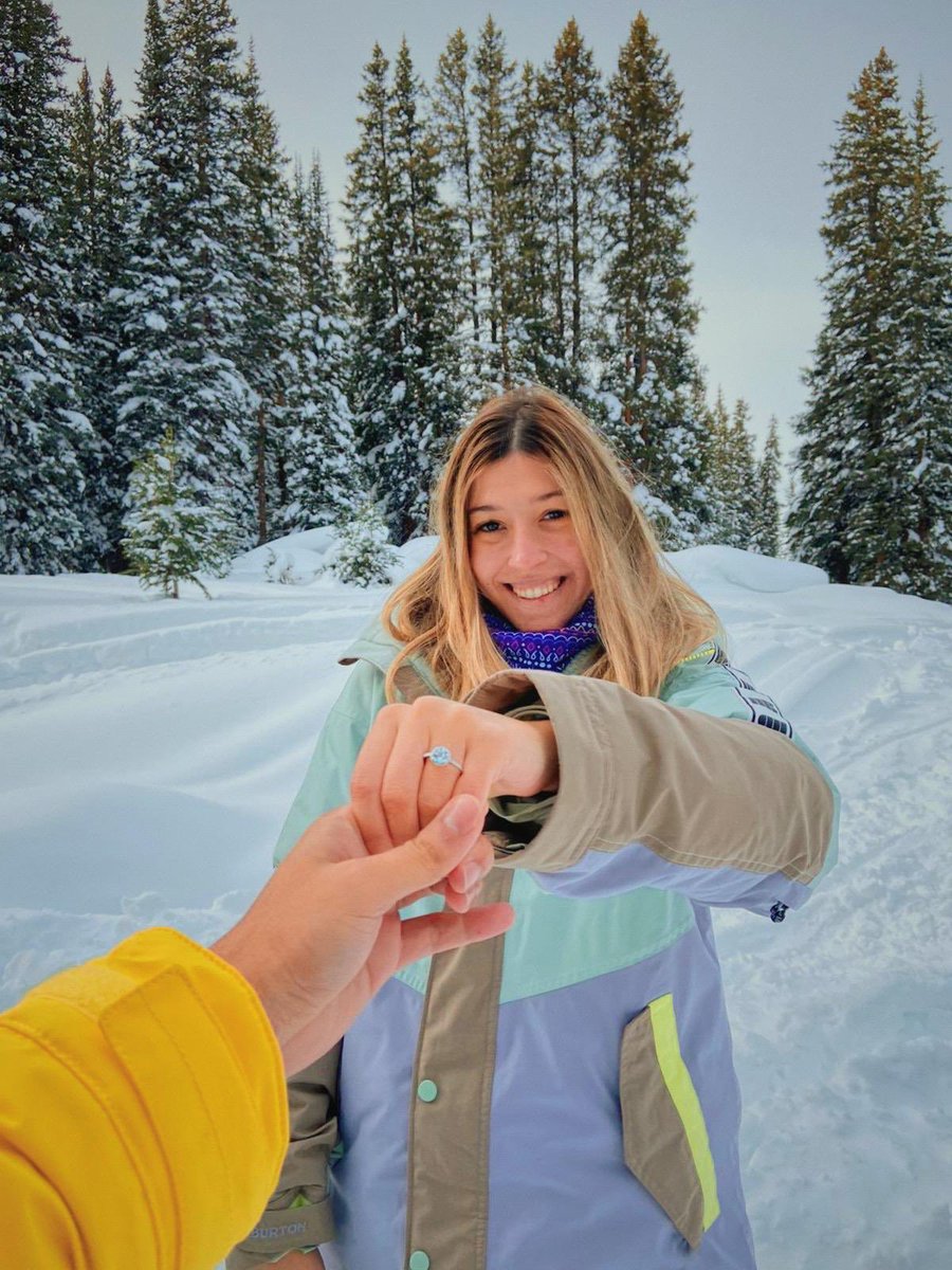 dimelogee's tweet photo. soo... we’re getting married 💍 https://t.co/gbPSlqI2PW