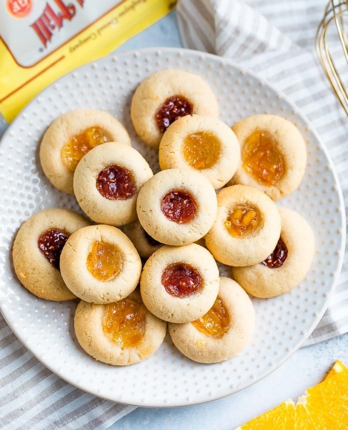 These Almond Flour Thumbprint Cookies from <a href="/EatingBirdFood/">Brittany Mullins</a> are so simple, easy and delicious! Made with just Almond Flour, ghee, maple syrup, vanilla extract and jam—they're the perfect treat when you're craving a sweet bite. 

Full Recipe: l8r.it/UqHX