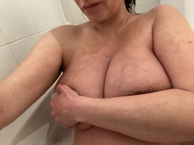 Struggling to hold these bad boys! 🤣 ordered a 36H bra yesterday, let&rsquo;s hope it fits. I was measuring<a href="/tag/pregnancy"class="tags"><span>#pregnancy</span></a><a href="/tag/hugeboobs"class="tags"><span>#hugeboobs</span></a><a href="/tag/pregnancyboobs"class="tags"><span>#pregnancyboobs</span></a><a href="/tag/pregnantonlyfans"class="tags"><span>#pregnantonlyfans</span></a>