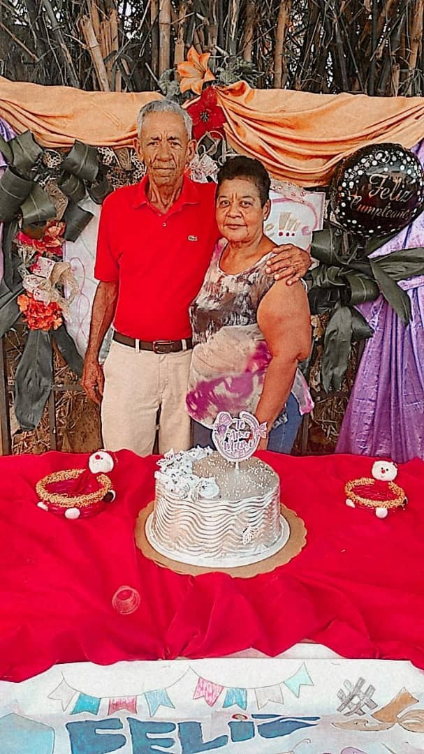 esp_lugo's tweet photo. Hoy mi querida madre Olivia de Lugo está de cumpleaños Dios la siga bendiciendo besos https://t.co/AyOrbK9viH
