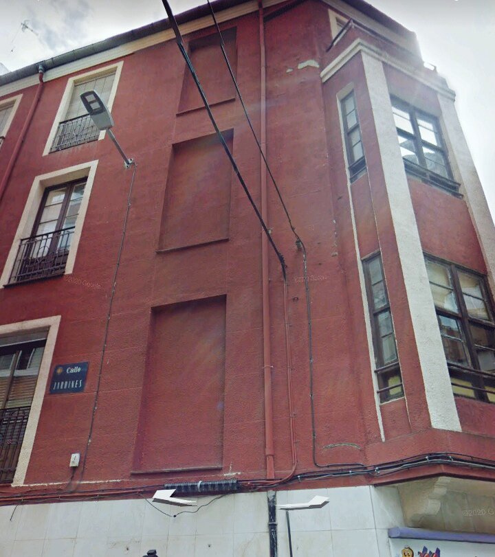 Pucelano451's tweet photo. Poco a poco, Valladolid consigue parecerse un poco mas a Detroit....yo no se si perdemos identidad tirando edificios antiguos, no se, si hay prisa por construir,no se, si dependemos mucho de Renault....
Sí se, como acabó Detroit https://t.co/7aDXFLDfBC