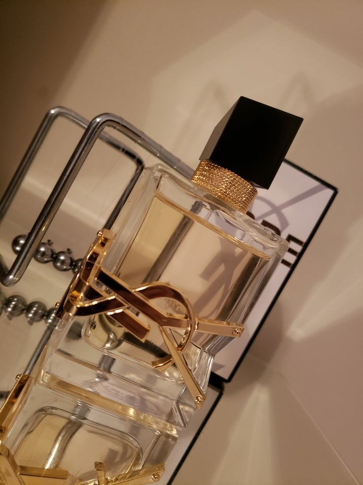 VOGUESSED's tweet image. an eye for detail