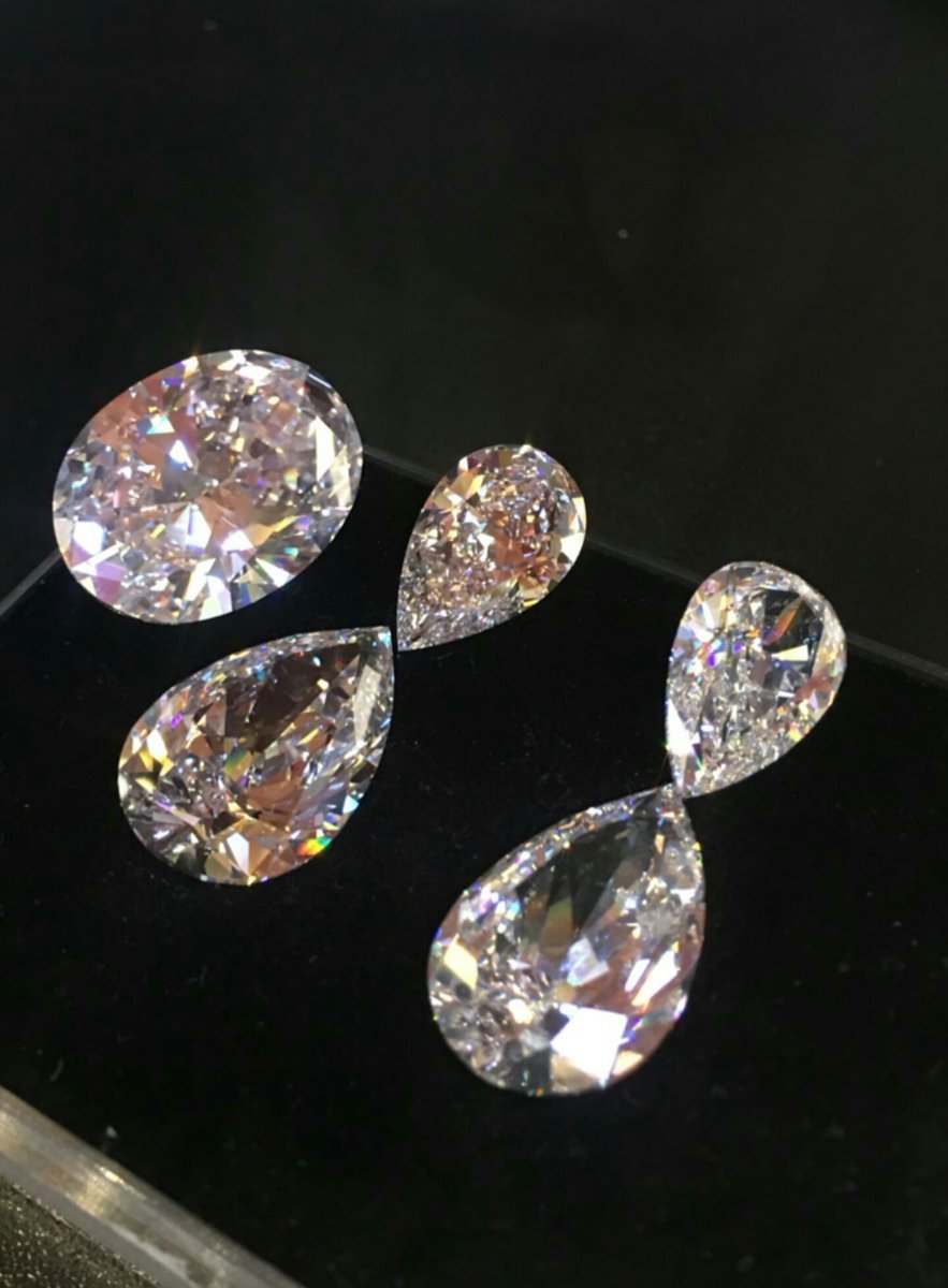 VOGUESSED's tweet image. an eye for detail