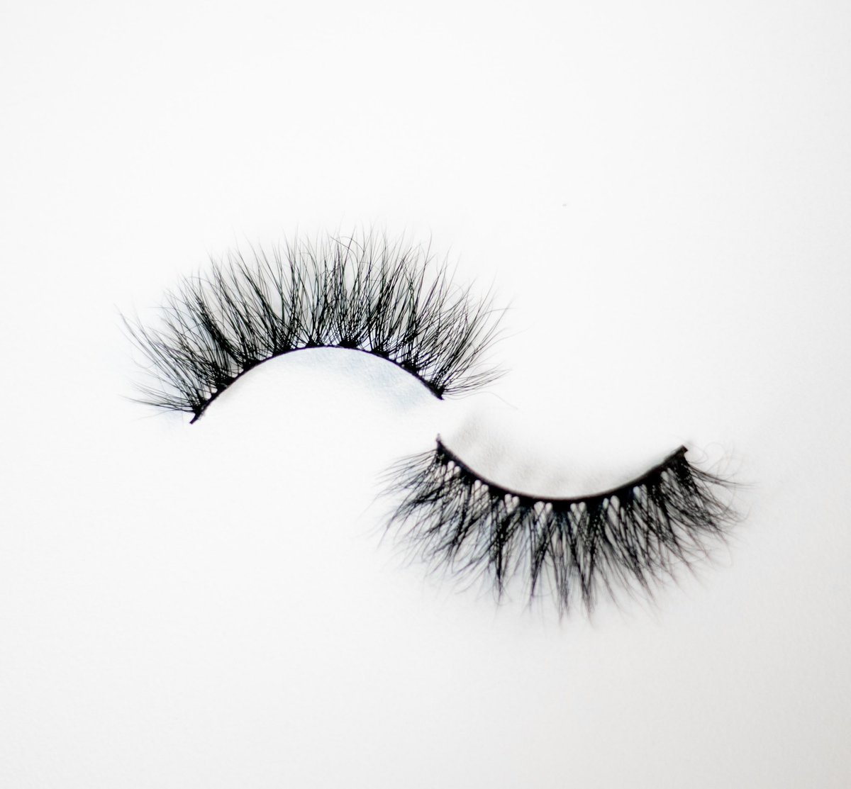 CCVanity1's tweet photo. KAYAโจ named after Kaya, South Sudan ๐ธ๐ธ
One of our fuller, longer lashes, these definitely add a little razzle dazzle to your look๐๐พ donโt be shy, shake up your lash game this year and cop you a pair๐
๐พ #NOIRCOLLECTION https://t.co/zoQmeqKd2D