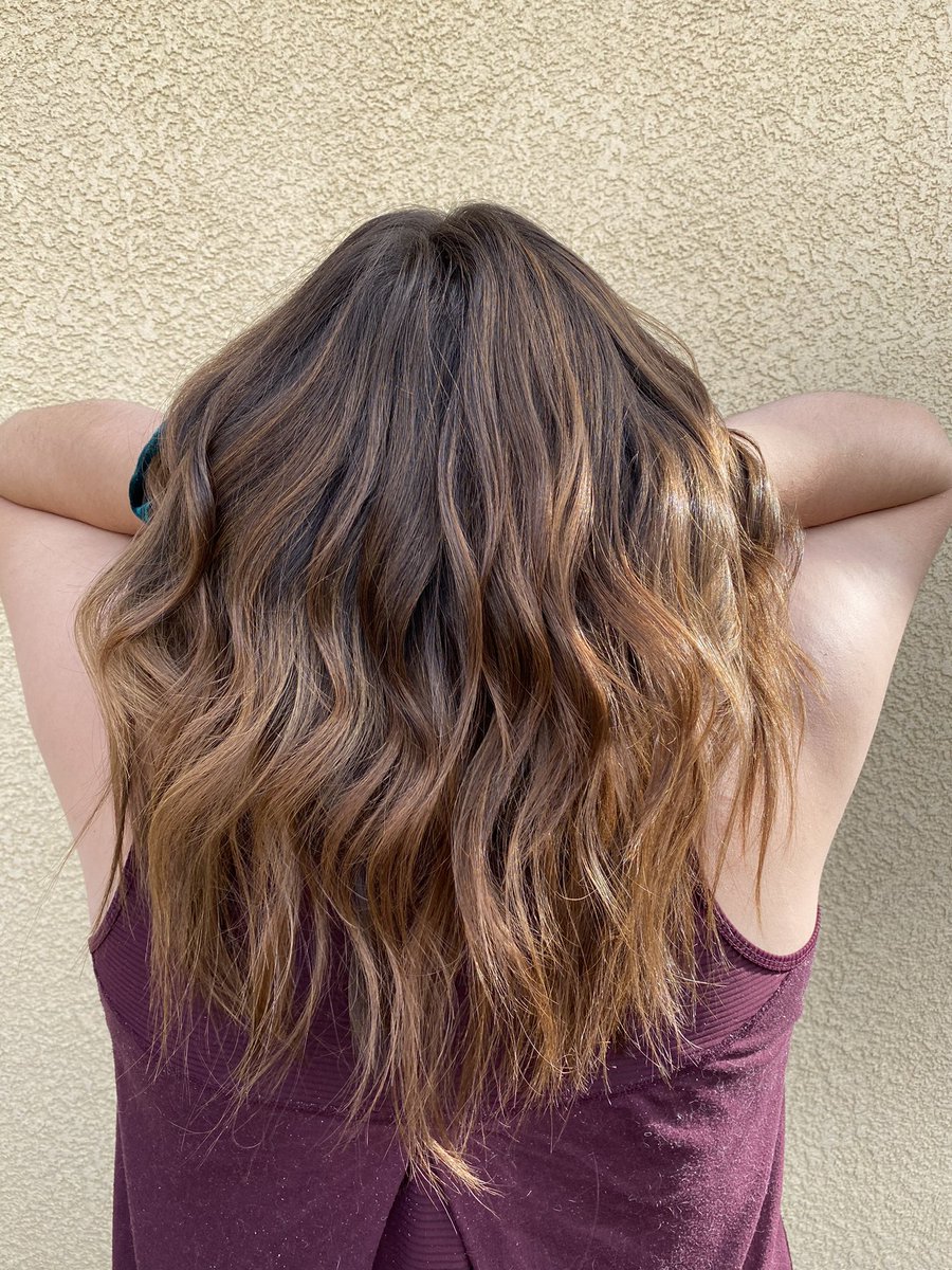 Kali_Girl45's tweet photo. Balayage Dreams!! 😍😍 #hairstylist #balayage #teasylights https://t.co/WyK8qciF1l
