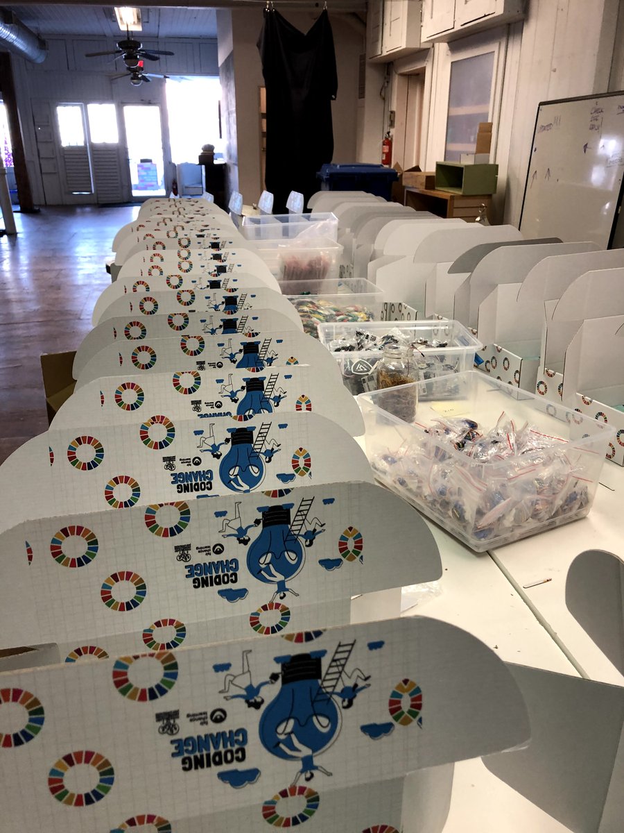 takingitglobal's tweet image. Excited to support educators across Canada in growing integration of #SDGs #GlobalGoals and coding into their teaching in 2021! Our #CodingChange kits created with @fcledu connect the use of @microbit_edu to real-world problem solving through our @CanCodeToLearn program 🧑💻📬