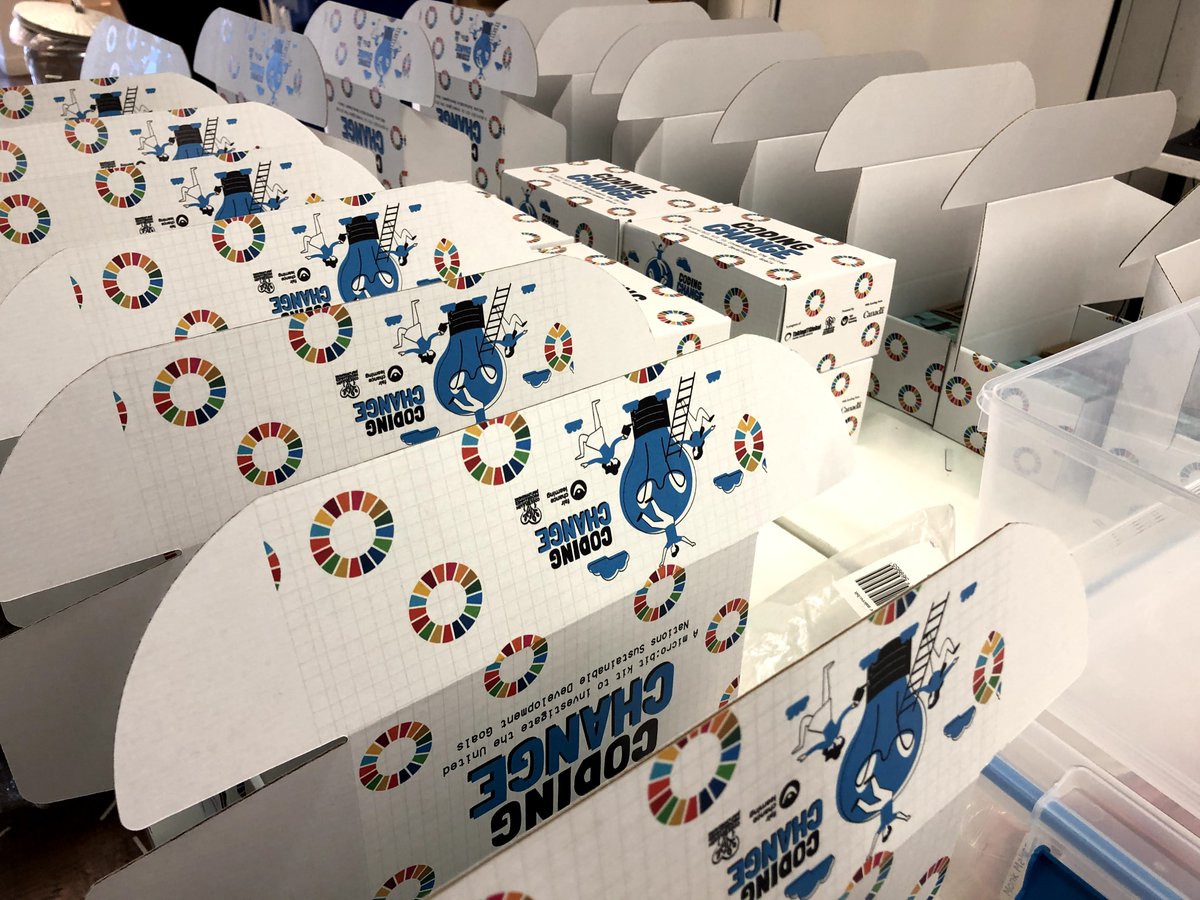 takingitglobal's tweet image. Excited to support educators across Canada in growing integration of #SDGs #GlobalGoals and coding into their teaching in 2021! Our #CodingChange kits created with @fcledu connect the use of @microbit_edu to real-world problem solving through our @CanCodeToLearn program 🧑💻📬