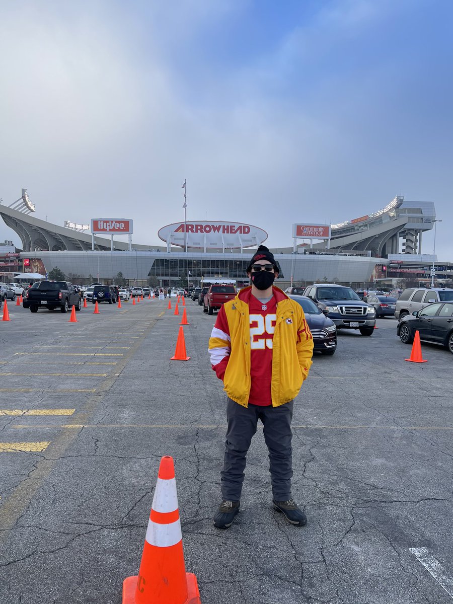 SmokeyChief_'s tweet photo. Even tho chiefs couldn’t get the dub, I always get a dub when my girl is around ❤️🤍 https://t.co/imvprgi1Se