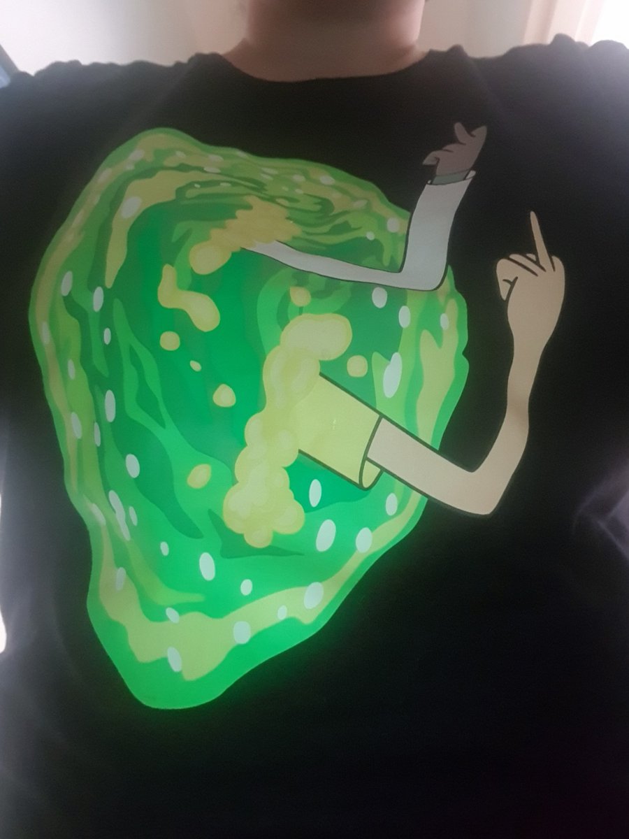 So wore my <a href="/RickandMorty/">Rick and Morty</a> shirt from @jayjays_au today then got assaulted  walking down the road..... Yep guy gave me the finger then hit me
I love the show and love wearing this shirt but wow, that was a pretty harsh response to a t-shirt