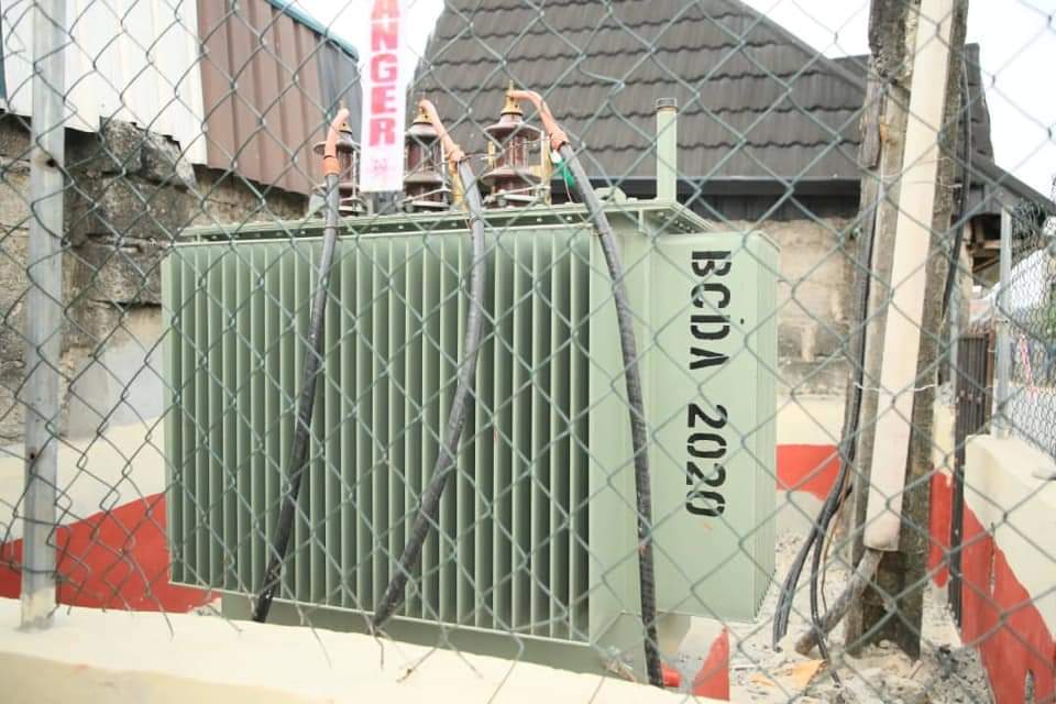 PROJECTS INTERVENTION: AKA AVENUE -EFFURUNInstallation of 500KVA Transformer at Aka Avenue of Refinery Road, Effurun, Uvwie Local Government Area of Delta State.